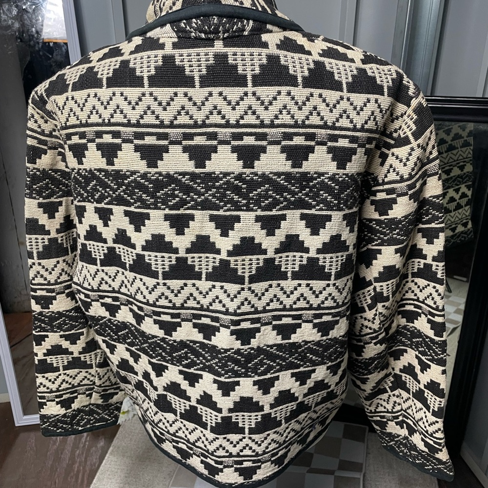 Black And Cream Patterned Jacket - image 2